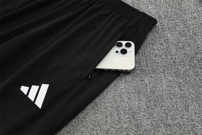 MANCHESTER UNITED – KIT DE ENTRENAMIENTO 2025/26