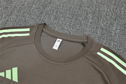 REAL MADRID – CONJUNTO DE ENTRENAMIENTO MARRÓN 2025/26