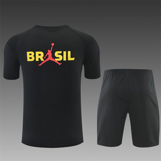 Conjunto Brasil 2026/2027 – Negro/Rojo Entrenamiento