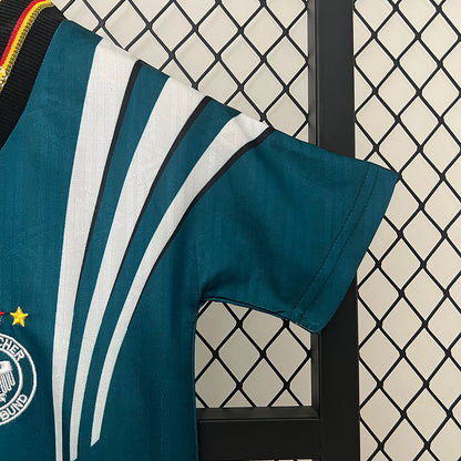 Conjunto Infantil Alemania Retro 1990s – Verde Visitante Adidas