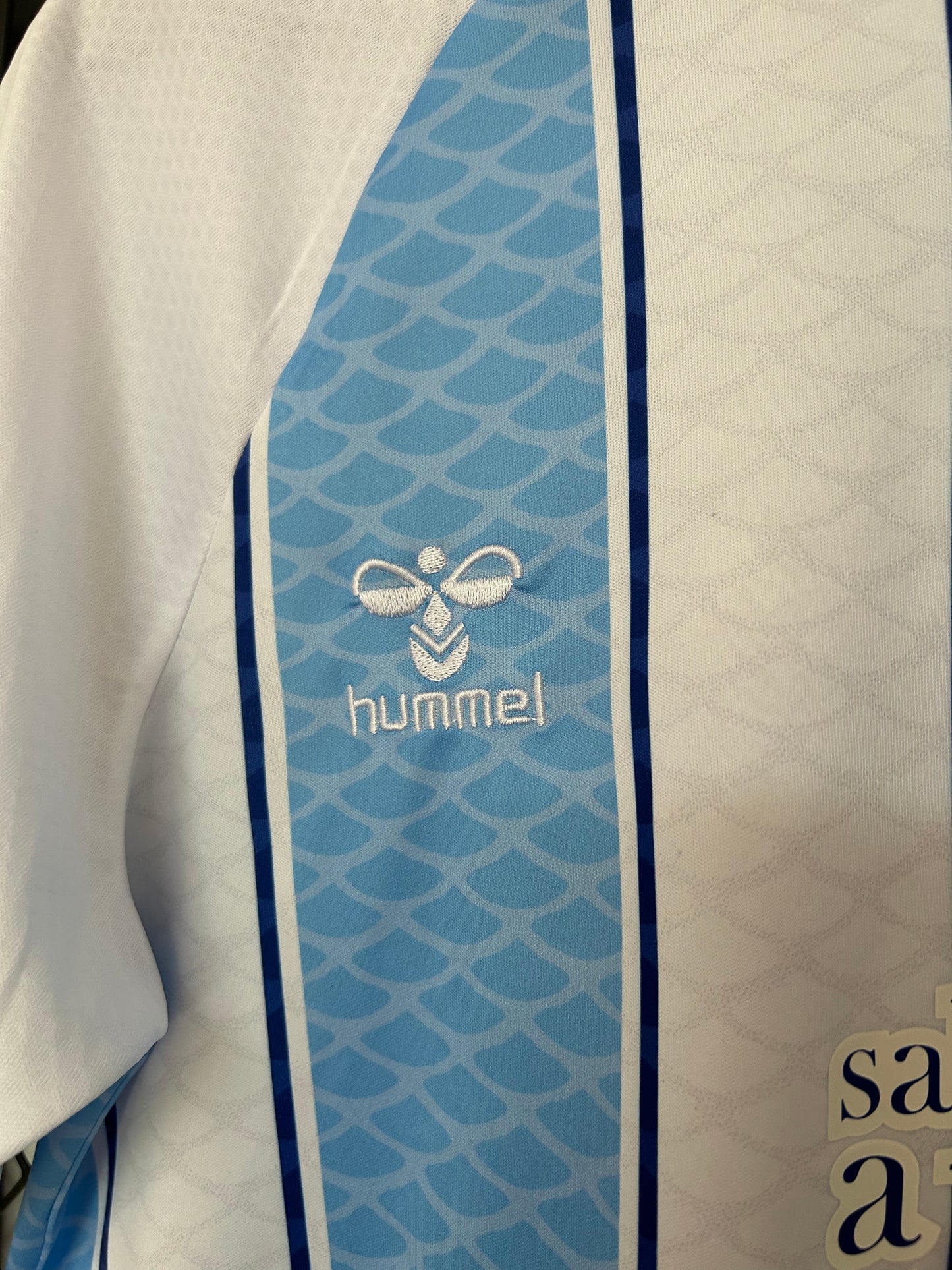 Camiseta Málaga CF Local 26/27 – Blanca y Celeste