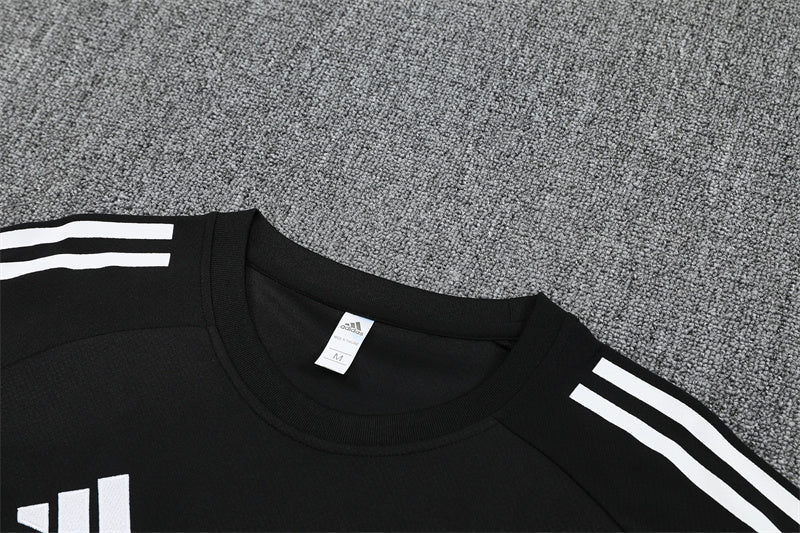 Real Madrid 25/26 Visitante – Elegancia Negra con Energía Moderna