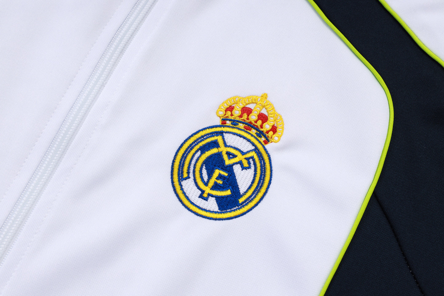 Chándal Real Madrid 2025/2026 – Blanco, Negro y Lima
