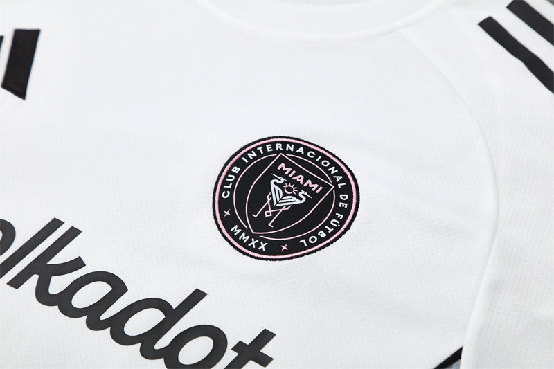 Set Oficial Inter Miami Visitante 25/26 – Elegancia Minimalista en Blanco y Negro