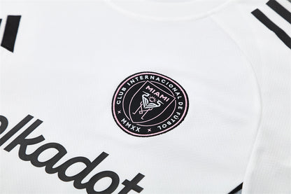 Set Oficial Inter Miami Visitante 25/26 – Elegancia Minimalista en Blanco y Negro