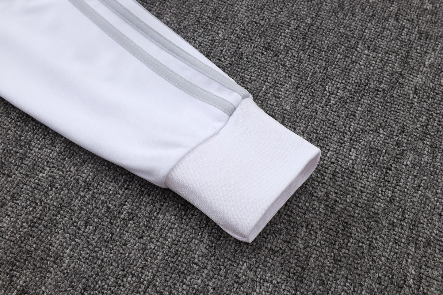 Chándal Real Madrid 2025/2026 – Blanco Perla Adidas