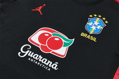 Conjunto Brasil 2026/2027 – Negro/Rojo Entrenamiento