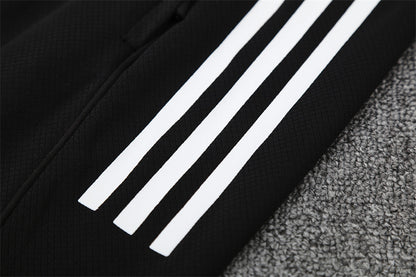 Set Oficial Manchester United Tercera Equipación 25/26 – Elegancia Oscura, Espíritu Red Devil