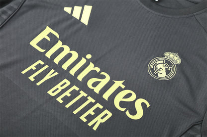 Set Oficial Real Madrid Alternativo 25/26 – Estilo Sobrio con Toque Neón