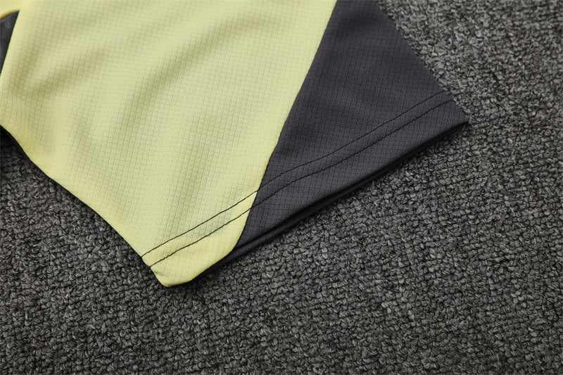 Set Oficial Real Madrid Cuarta Equipación 25/26 – Energía Futurista en Amarillo Neón