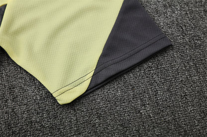 Set Oficial Real Madrid Cuarta Equipación 25/26 – Energía Futurista en Amarillo Neón