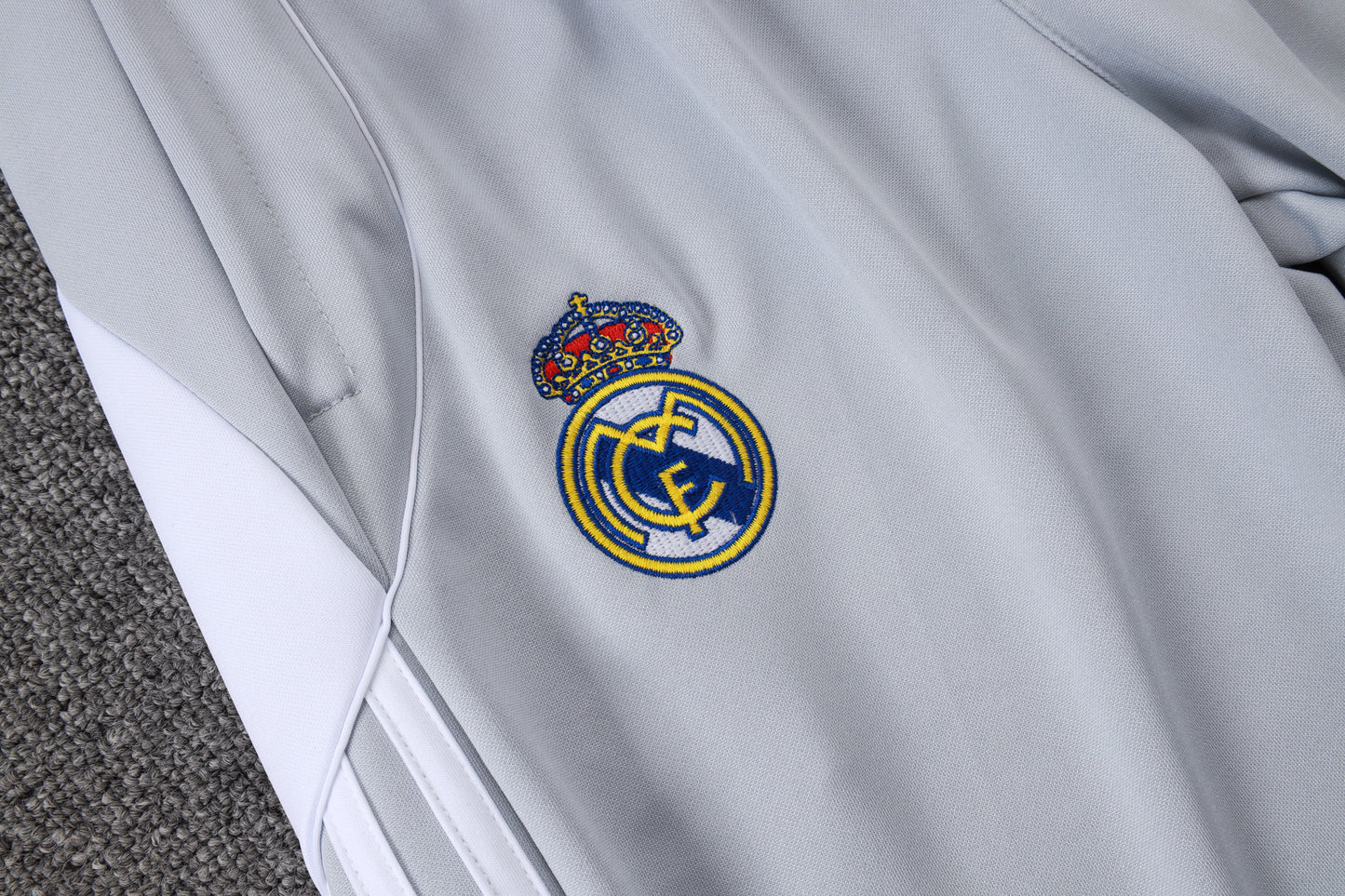 Chándal Real Madrid 2025/2026 – Blanco Perla Adidas