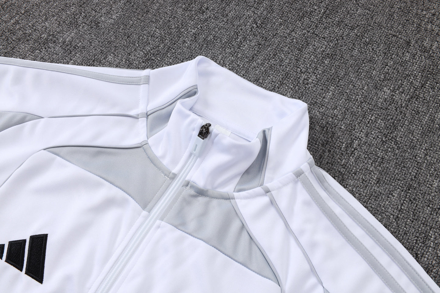 Chándal Real Madrid 2025/2026 – Blanco Perla Adidas