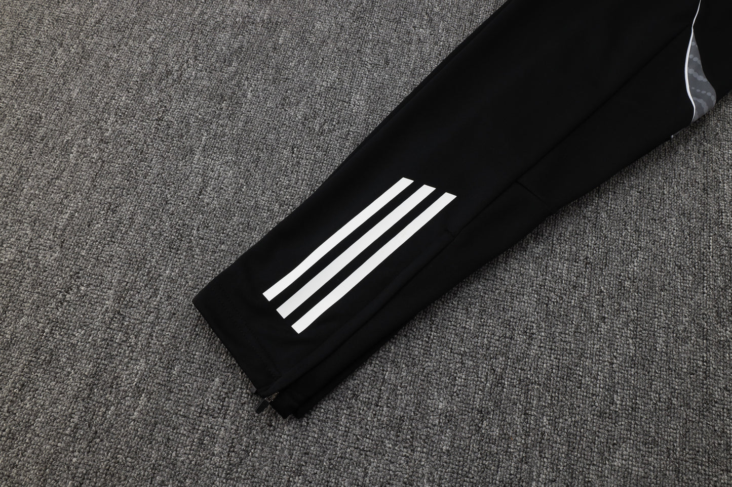 Chándal Real Madrid Blanco y Negro 2025/2026