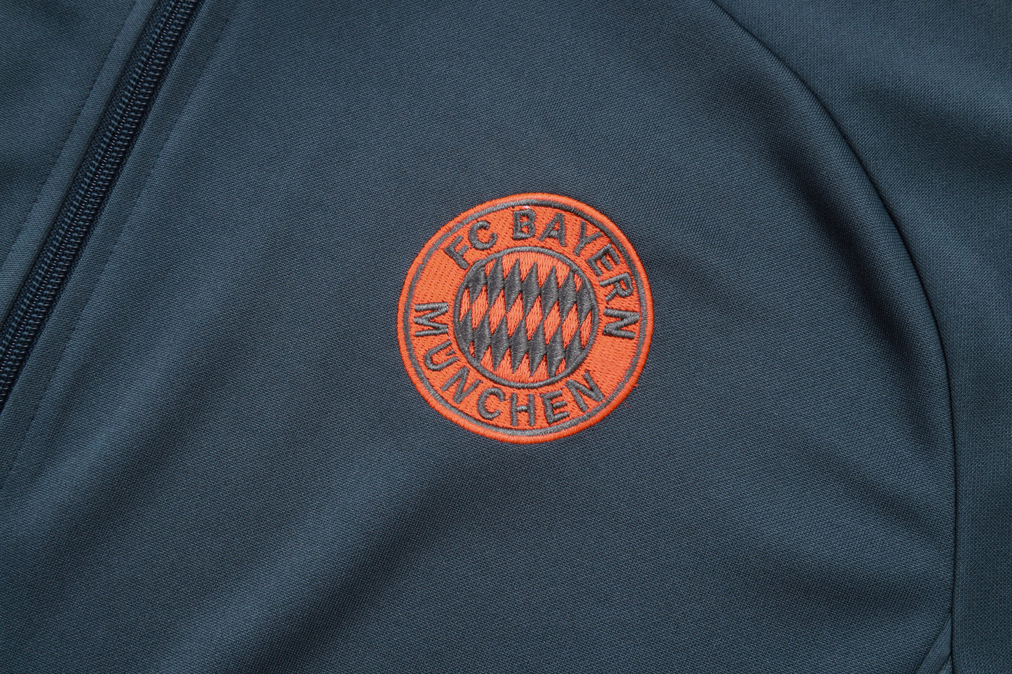 Chándal Bayern Múnich 2025/2026 – Edición Oscura Rojo Coral