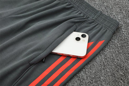 Set Oficial Bayern Múnich Tercera Equipación 25/26 – Intensidad Alemana en Naranja y Gris