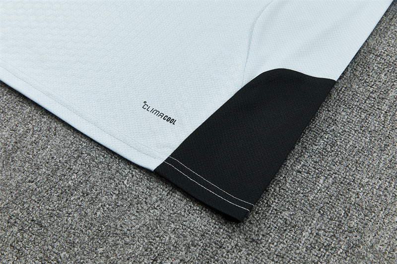 Conjunto Liverpool Entrenamiento Blanco 26/27