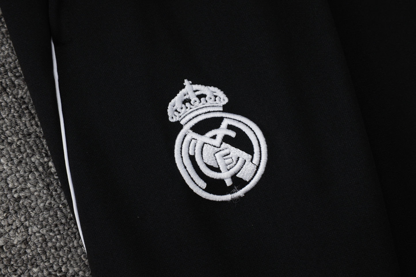Chándal Real Madrid Blanco y Negro 2025/2026
