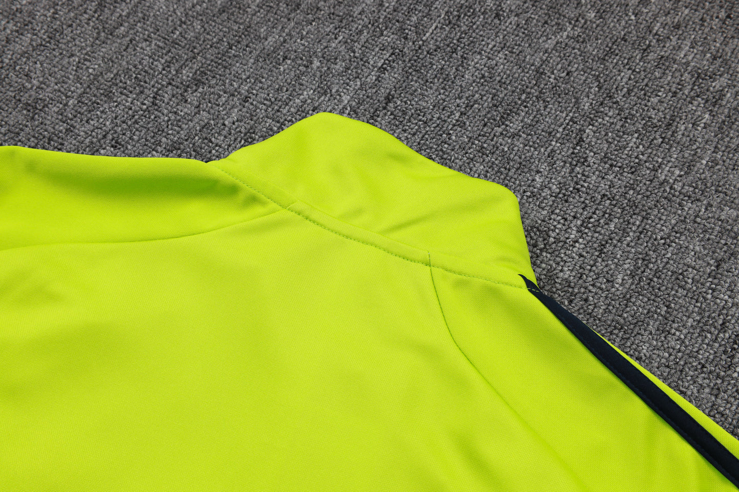 Chándal Real Madrid 2025/2026 – Verde Lima con Azul Marino