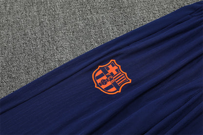 FC Barcelona 25/26 – Training Set (Azul marino con efecto wave naranja/blanco)