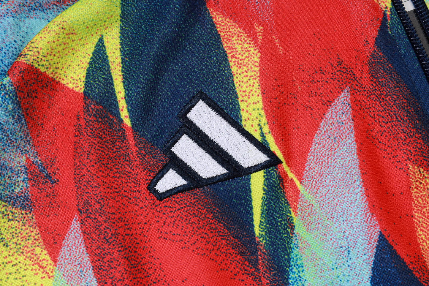 Chándal Arsenal 2025/2026 – Edición Multicolor “Fire Motion”