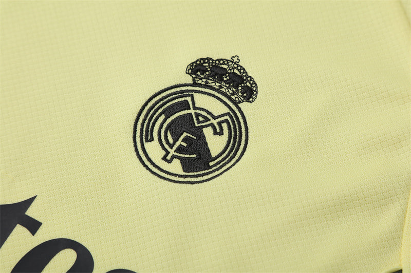 Set Oficial Real Madrid Cuarta Equipación 25/26 – Energía Futurista en Amarillo Neón