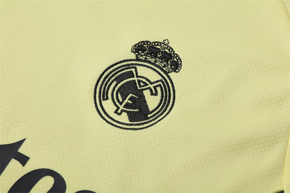Set Oficial Real Madrid Cuarta Equipación 25/26 – Energía Futurista en Amarillo Neón