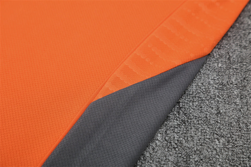 Set Oficial Bayern Múnich Tercera Equipación 25/26 – Intensidad Alemana en Naranja y Gris