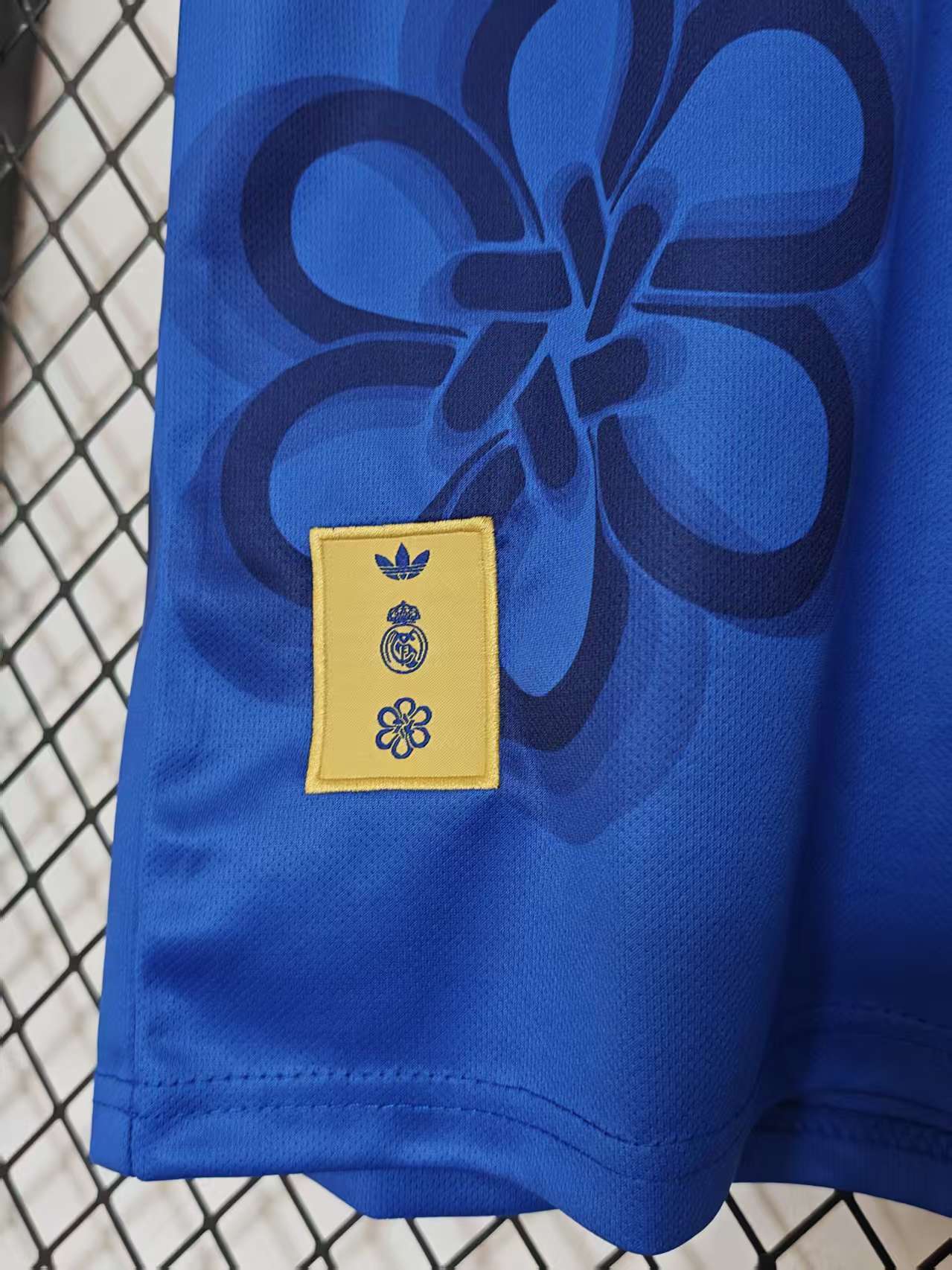 Camiseta Real Madrid 2026/2027 Edición Especial Azul – Diseño Floral Adidas Originals