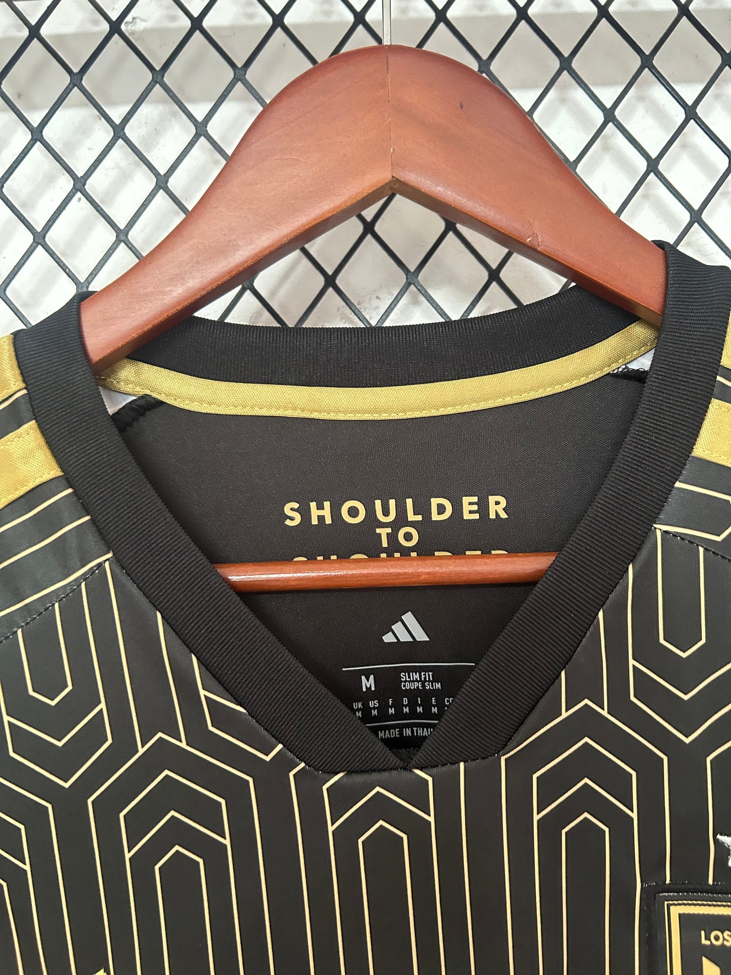 Camiseta LAFC 2026/2027 Local – Negra con Detalles Dorados Oficial Adidas