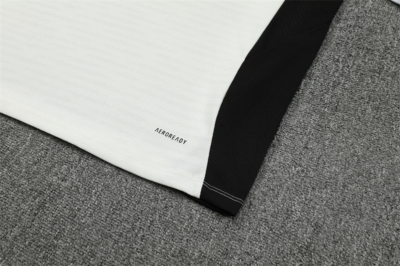 Liverpool 25/26 – chándal de entrenamiento blanco con detalles en rojo