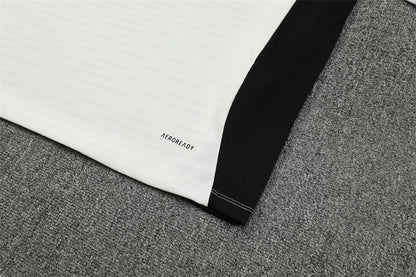 Liverpool 25/26 – chándal de entrenamiento blanco con detalles en rojo