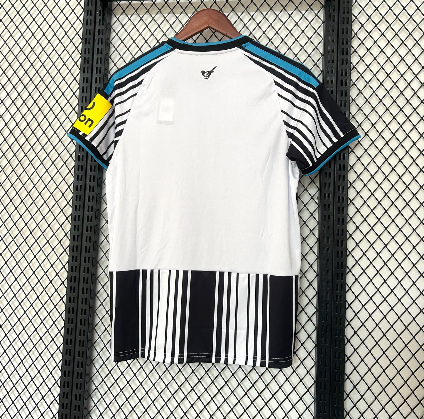 Camiseta Newcastle United Local 26/27 – Negra y Blanca