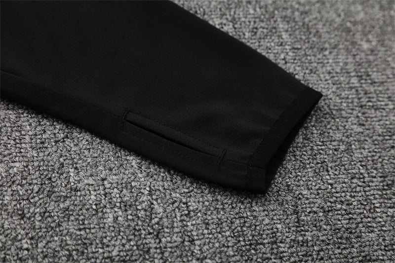 LIVERPOOL FC – KIT DE ENTRENAMIENTO 2025/26