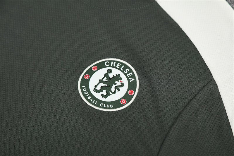 Set Oficial Chelsea Cuarta Equipación 25/26 – Minimalismo y Fuerza en Verde Oscuro