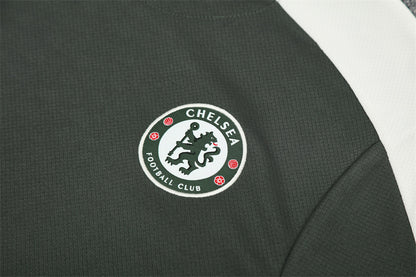 Set Oficial Chelsea Cuarta Equipación 25/26 – Minimalismo y Fuerza en Verde Oscuro