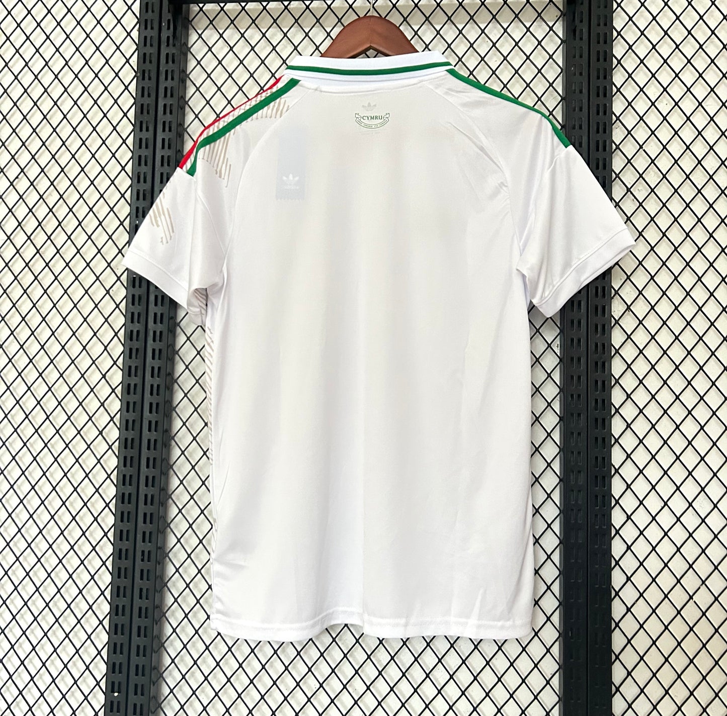 Camiseta Gales 2025/2026 Alternativa – Blanca con dragón tonal