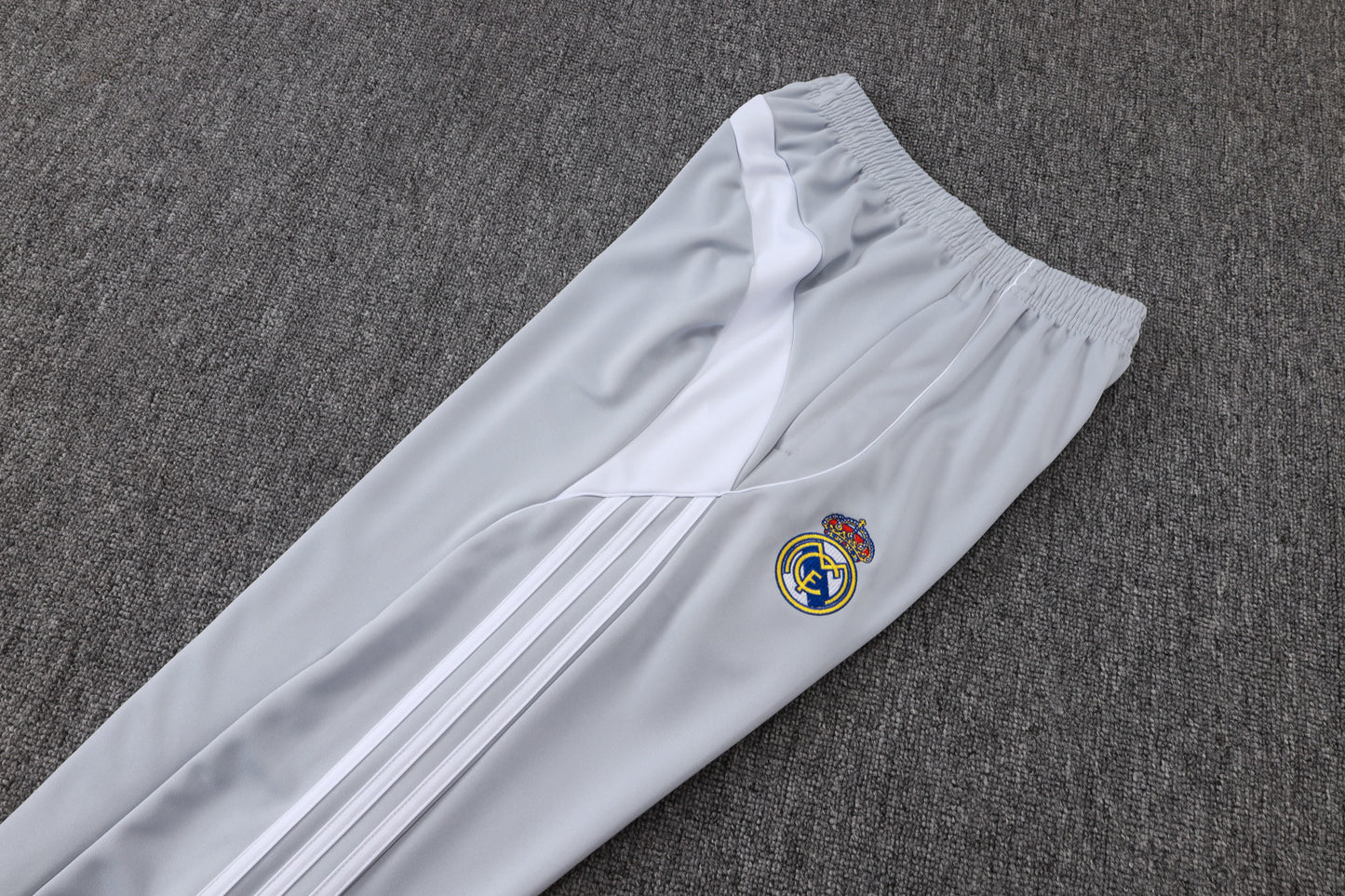 Chándal Real Madrid 2025/2026 – Blanco Perla Adidas