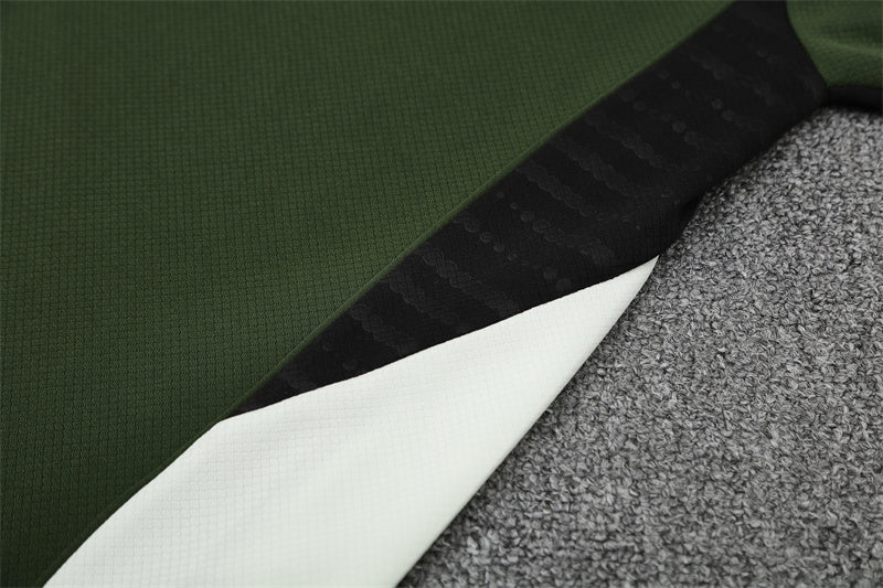 Set Oficial Bayern Múnich Cuarta Equipación 25/26 – Estilo Militar, Espíritu de Campeón