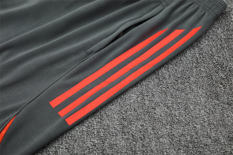 Set Oficial Bayern Múnich Tercera Equipación 25/26 – Intensidad Alemana en Naranja y Gris