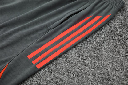 Set Oficial Bayern Múnich Tercera Equipación 25/26 – Intensidad Alemana en Naranja y Gris