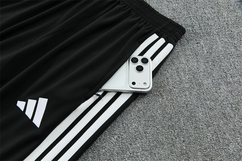 Chándal Alemania 2025/2026 – Conjunto de Entrenamiento Negro con Detalles Tricolor