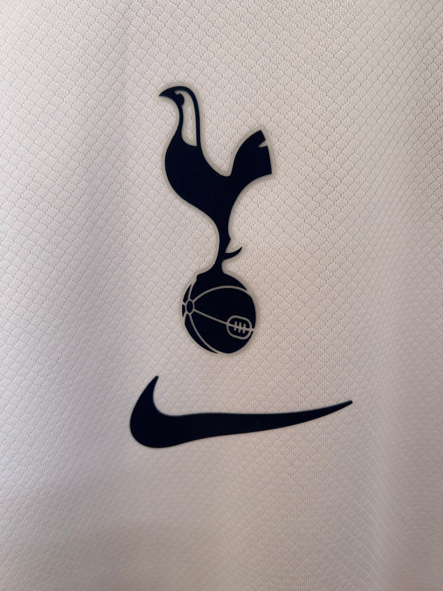 CAMISETA TOTTENHAM HOTSPUR 25/26 – “WHITE PRIDE”