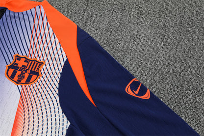 FC Barcelona 25/26 – Training Set (Azul marino con efecto wave naranja/blanco)