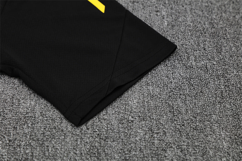 Set Oficial Manchester United Cuarta Equipación 25/26 – Potencia y Precisión en Negro