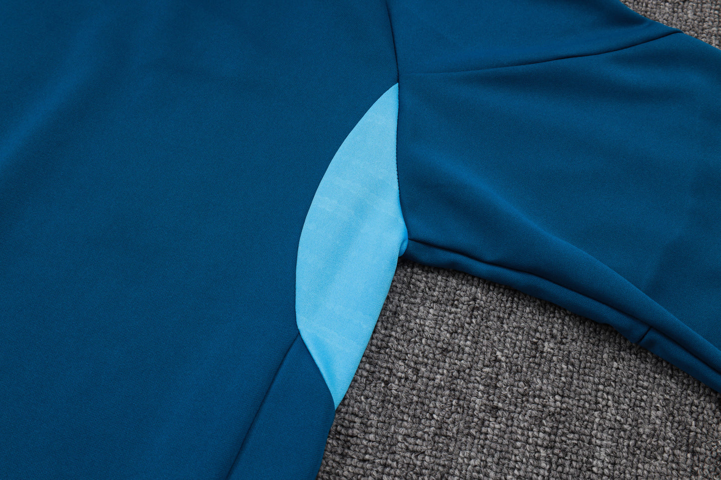 Chándal Juventus FC 2025/2026 – Azul Marino con Detalles Amarillos