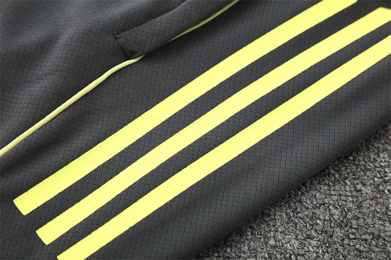 Set Oficial Real Madrid Cuarta Equipación 25/26 – Energía Futurista en Amarillo Neón