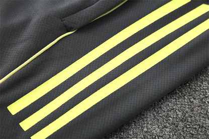 Set Oficial Real Madrid Cuarta Equipación 25/26 – Energía Futurista en Amarillo Neón