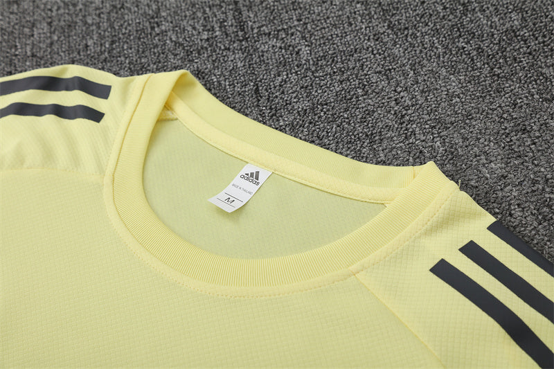 Set Oficial Real Madrid Cuarta Equipación 25/26 – Energía Futurista en Amarillo Neón