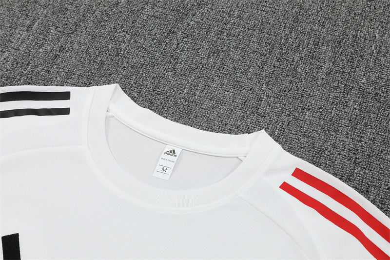 Ajax 25/26 – Blanco con detalles rojo y negro